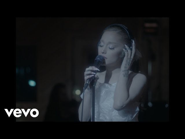 Ariana Grande – Don’t Wanna Break Up Again (live Version)